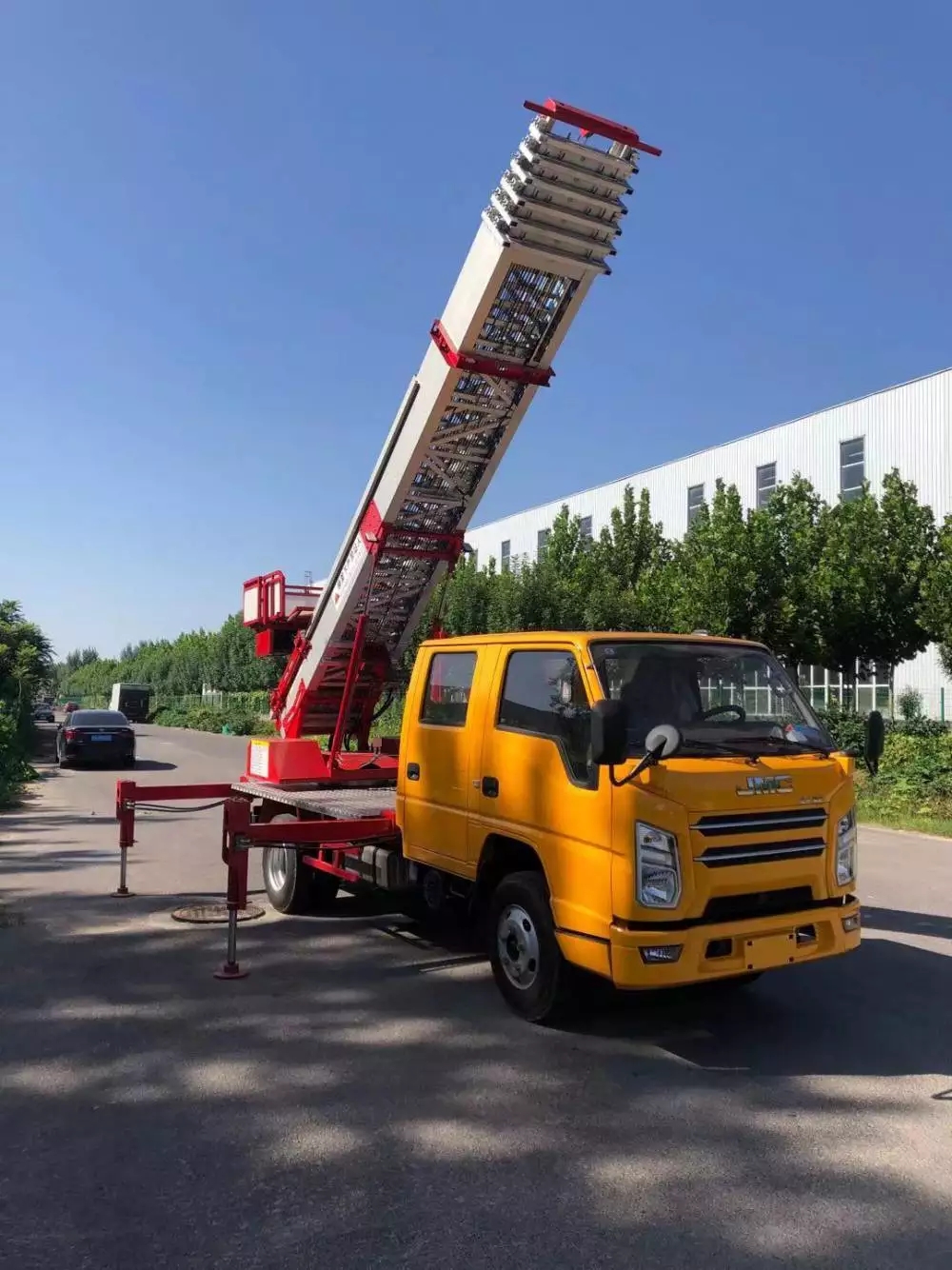 马湾镇附近的云梯车出租服务：轻松解决高空作业需求