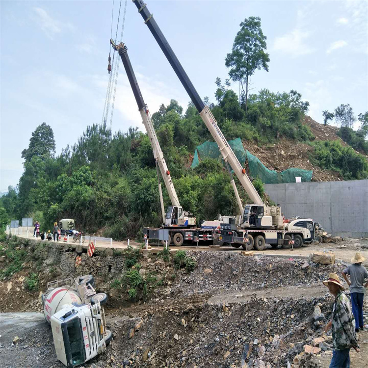 马湾镇汽车掉沟里叫吊车救援要多少钱